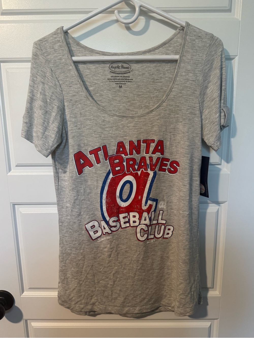 NWT Atlanta Braves Majestic Threads Scoopneck T-Shirt, Gray, Size Medium